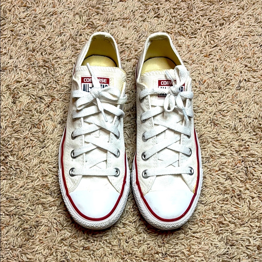 ⭐️Converse White Canvas Low-Top⭐️